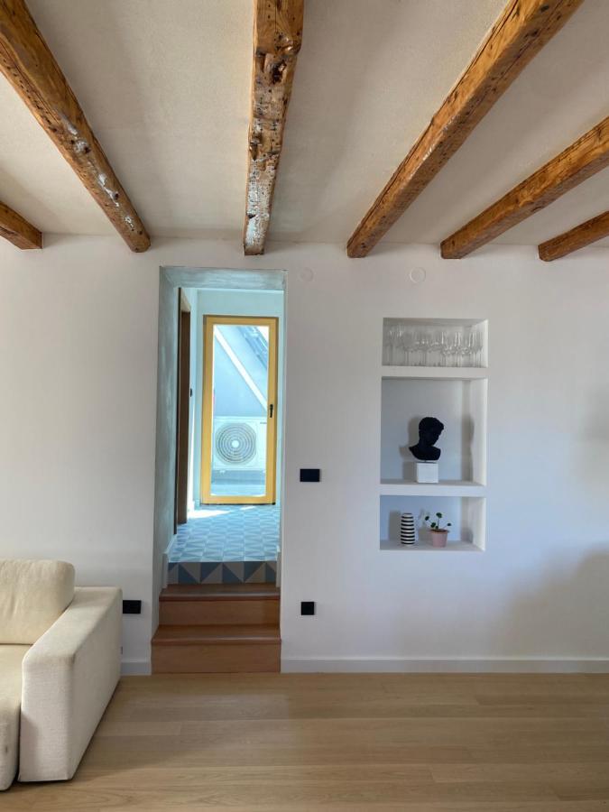 Apartament Ancient & Modern *